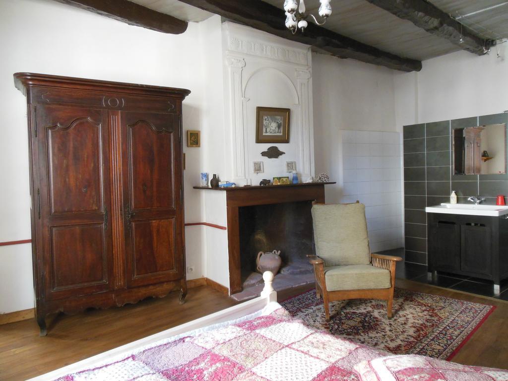 Auberge Lion D'Or Saint-Antonin Ruang foto