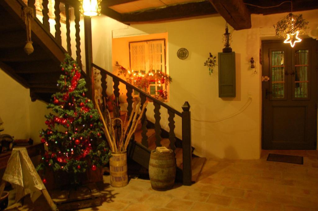 Auberge Lion D'Or Saint-Antonin Bagian luar foto